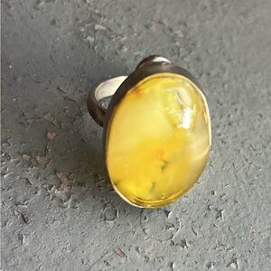 Gorgeous like new lemon yellow amber ring